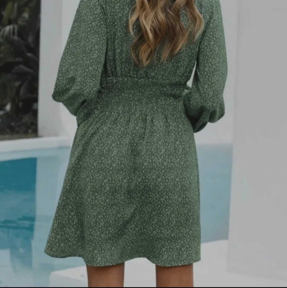 Adorable Green/White Balloon Sleeve Smocked waist Mini dress Size S - Picture 3 of 8